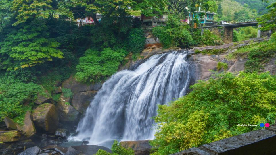 Huluganga Falls - top destination in Sri Lanka