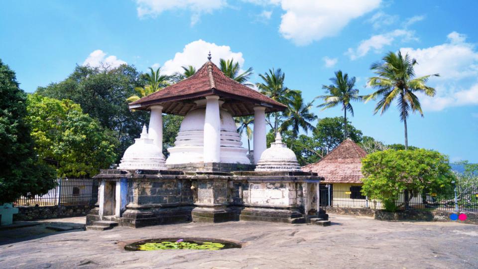 Gadaladeniya Viharaya - top destination in Sri Lanka