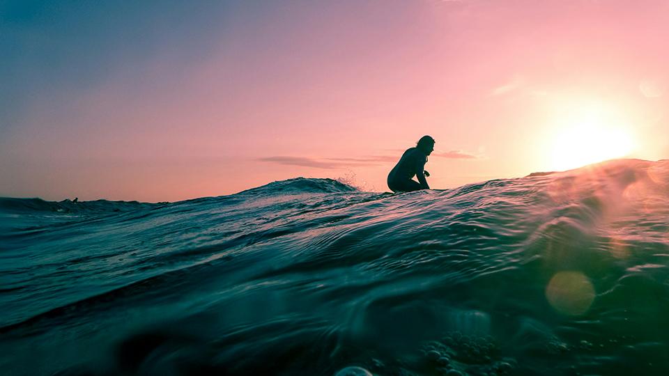 Surfing in Scenic Arugam Bay Sri Lanka - top destination in Sri Lanka